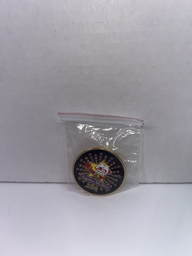 Gold toned collectible - collectible, lapel