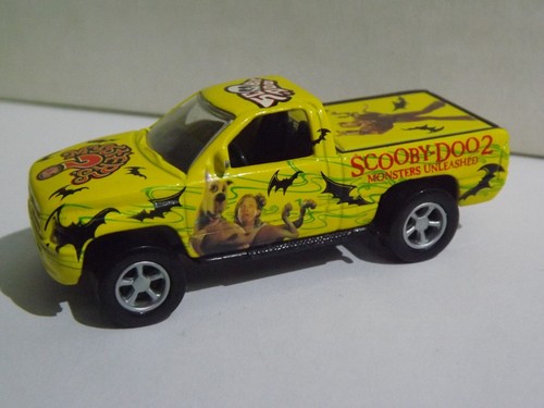 Racing champions yellow - yellow, doge