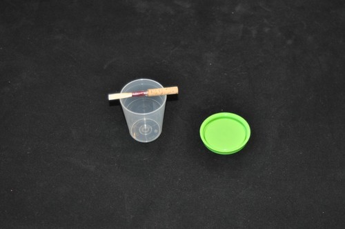 Oboe reed soaker with - , lid