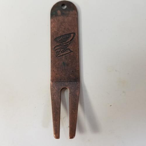 Pelican lakes divot toll - divot,