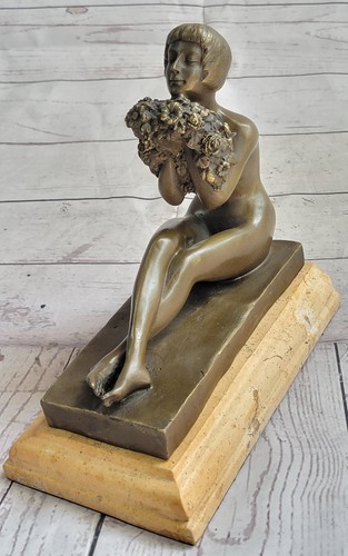 Young girl sitting - young,