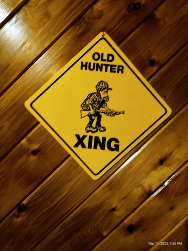 Old hunter yellow crossing - old,