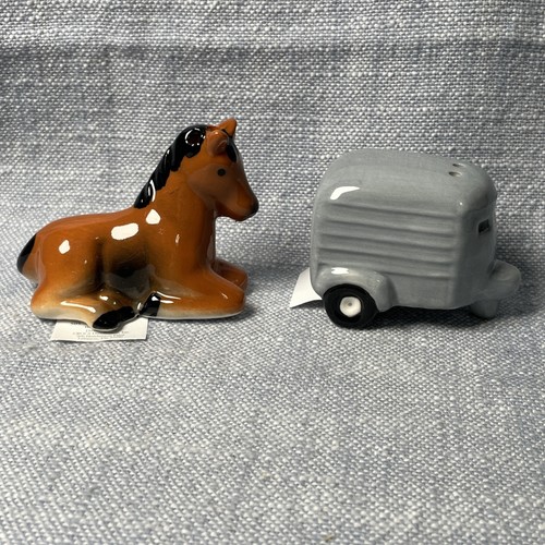 Cracker barrel horse - barrel,