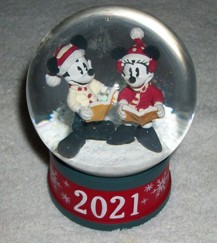 Disney store christmas - disney,