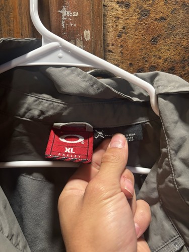 Sick oakley windbreaker size - oakley,