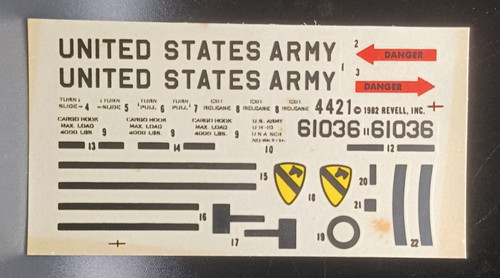 Revell 4421 1 32 huey - |, no.