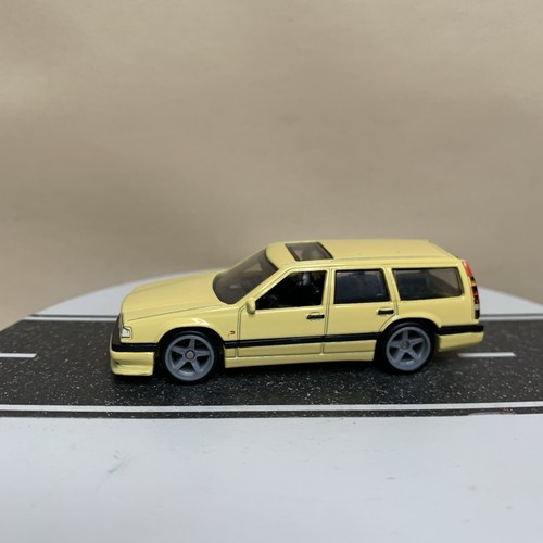 Hot wheels premium car - hot,