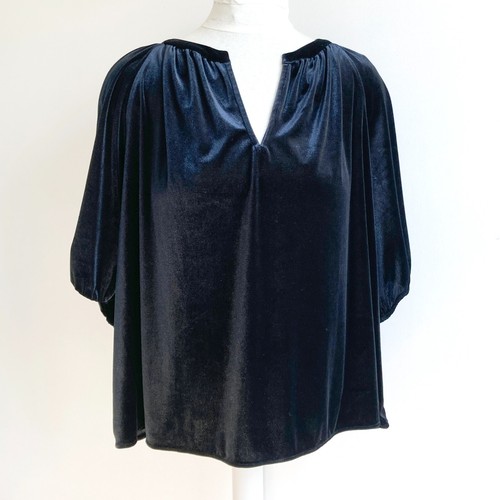 Gap velvet zen split - neck, top