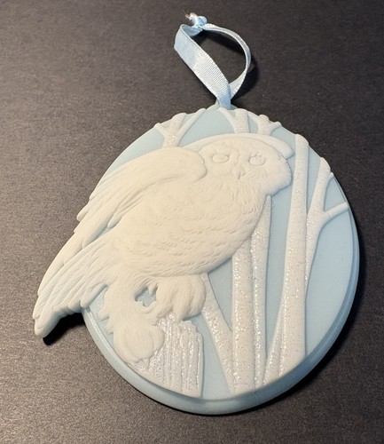 Vtg white resin - resin, snowy