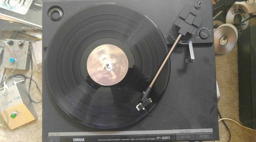 Yamaha 220 turntable new - p,