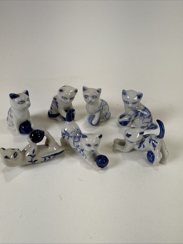 Blue white kittens with yarn - blue/white,