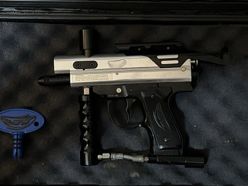 Paintball gun with case - jt,