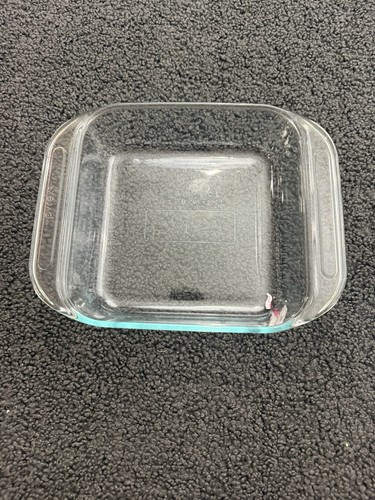 Vintage pyrex in baking - 8, in.