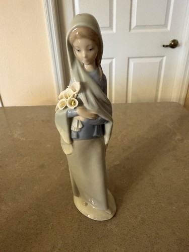 Lladro figurine girl with - lladro,