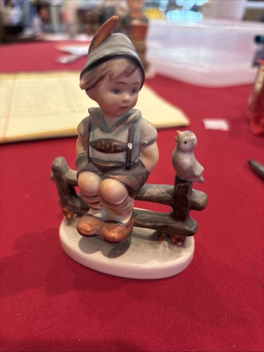 Boy fence bird goebel - boy,