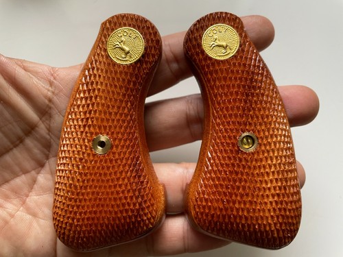 New grips for colt - new,