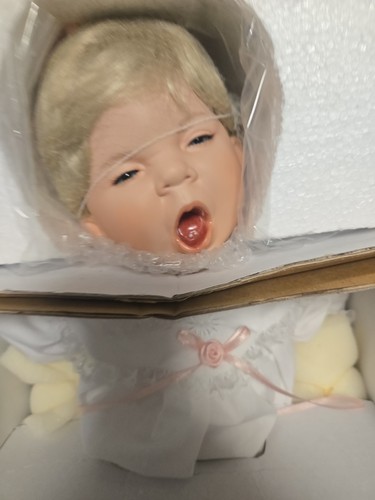Donna rubert drowsy look - rubert, drowsy..