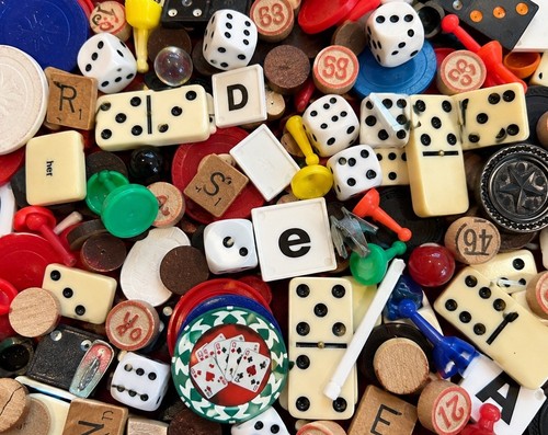 Mixed game pieces - mixed,