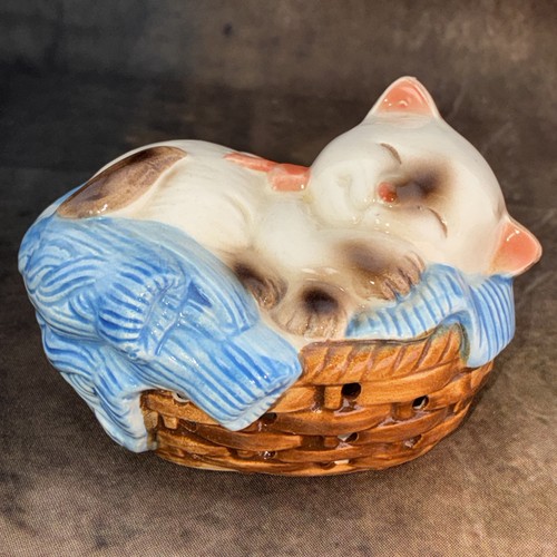 Vintage 1983 ceramic cat - vintage,