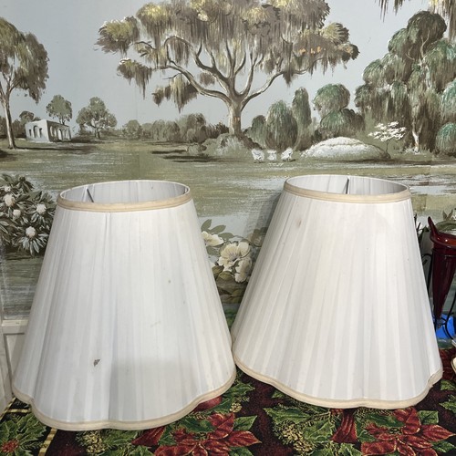 Pair vintage white scalloped - white,
