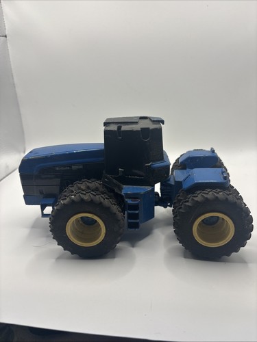 Ertl new holland - holland, versatile