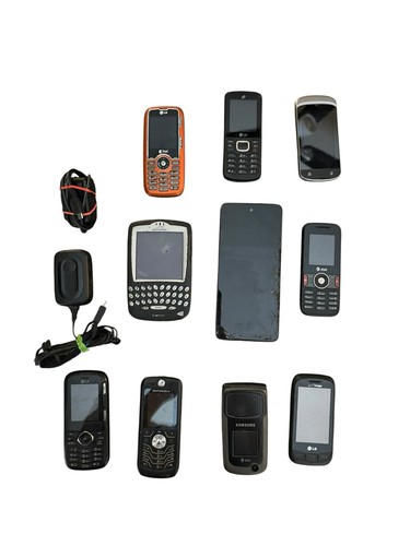 Lot old junk cellphones - lot,