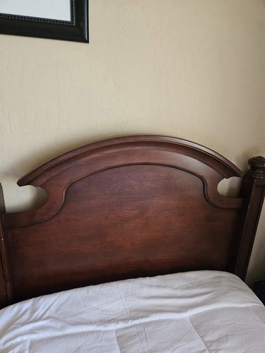 Broyhill bedroom set 250 - set, $1,250