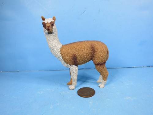 Alpaca plastic toy - alpaca,