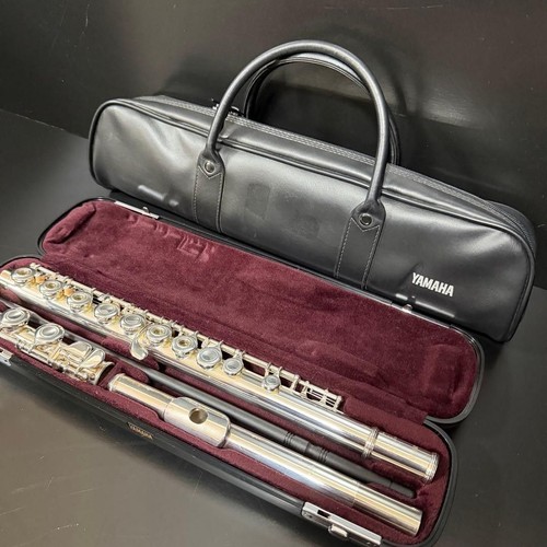 Yamaha yfl 281 flute - open, hole