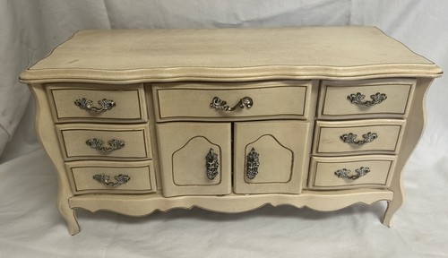 Vtg french provincial dresser - french,