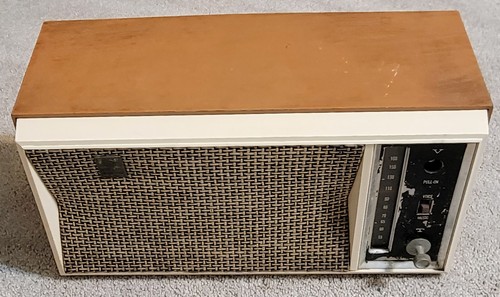 Vintage 1950 tube radio - 1950's,