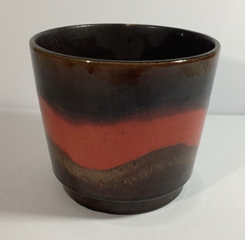 Vtg flower pot - flower, planter