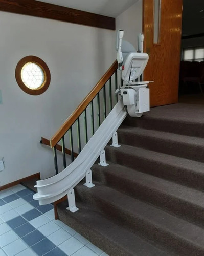 Curved bruno stairlift tri - bruno,