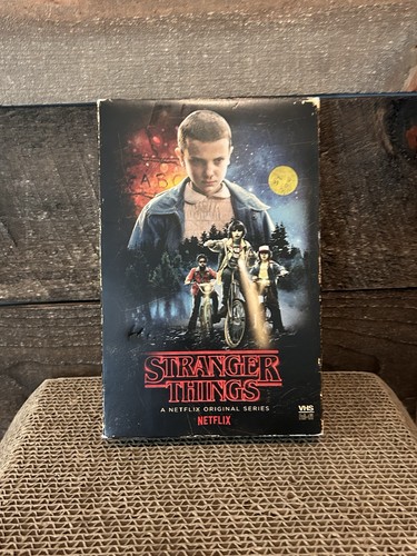 Stranger things season - stranger, 1