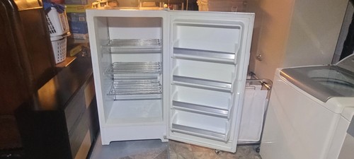 Frigidaire upright freezer - upright,