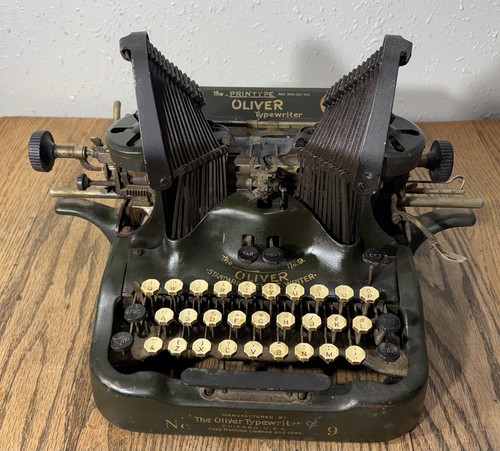 Antique oliver typewriter - antique, no