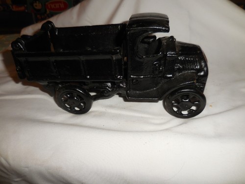 Vintage cast iron black - black, dump
