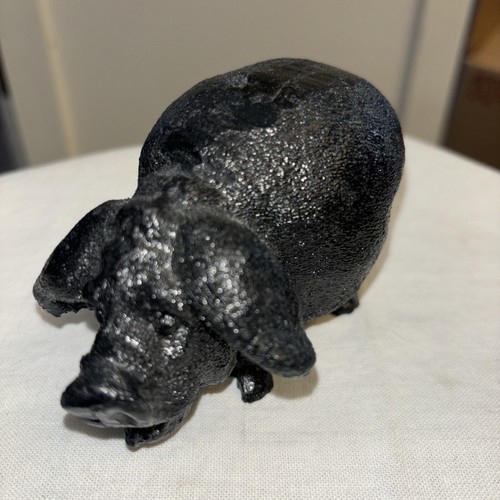 Black resin pot - resin, pig