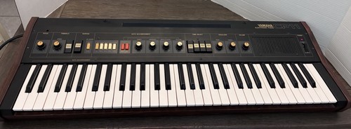 Yamaha cp11 electronic piano - ,