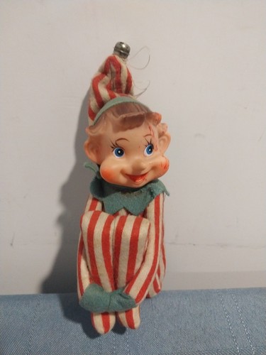 Knee hugger elf - knee, elf.