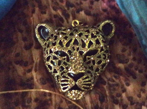 Leopard face goldtone pendant - face,