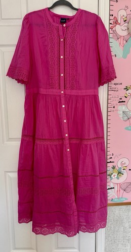 Nwt gap lace - nwt, front