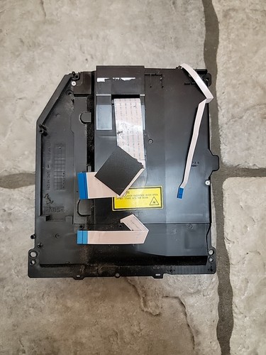 Broken playstation sony ps4 - broken,