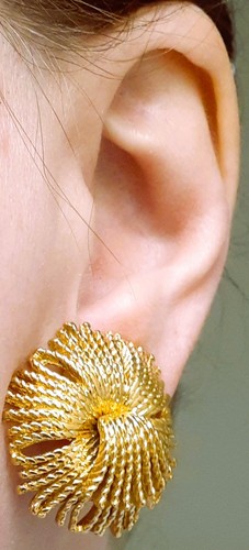 Vintage monet signed gold tone - monet,