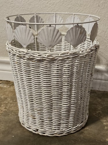 Vintage white wicker - white, 10.5"