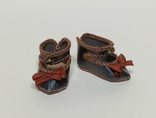 Jumeau style leather shoes for