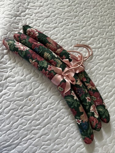 Padded clothes hangers - padded,