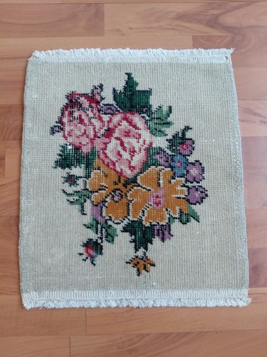 Turkish small square rug beige - small,