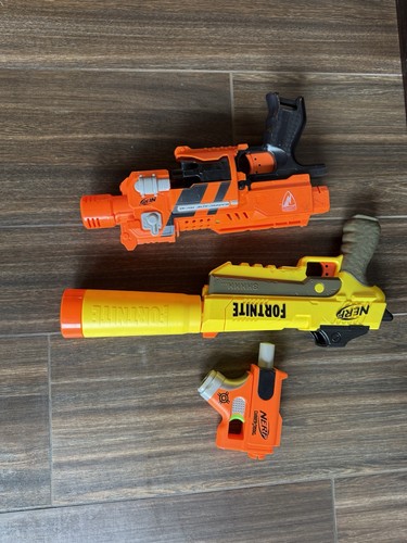 Assortment nerf guns - of, in