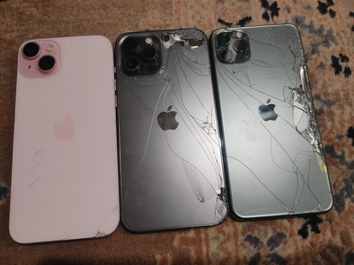 Lot junk broken - broken, apple